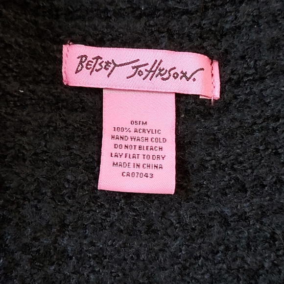 Betsey Johnson Shawl - Picture 4 of 4